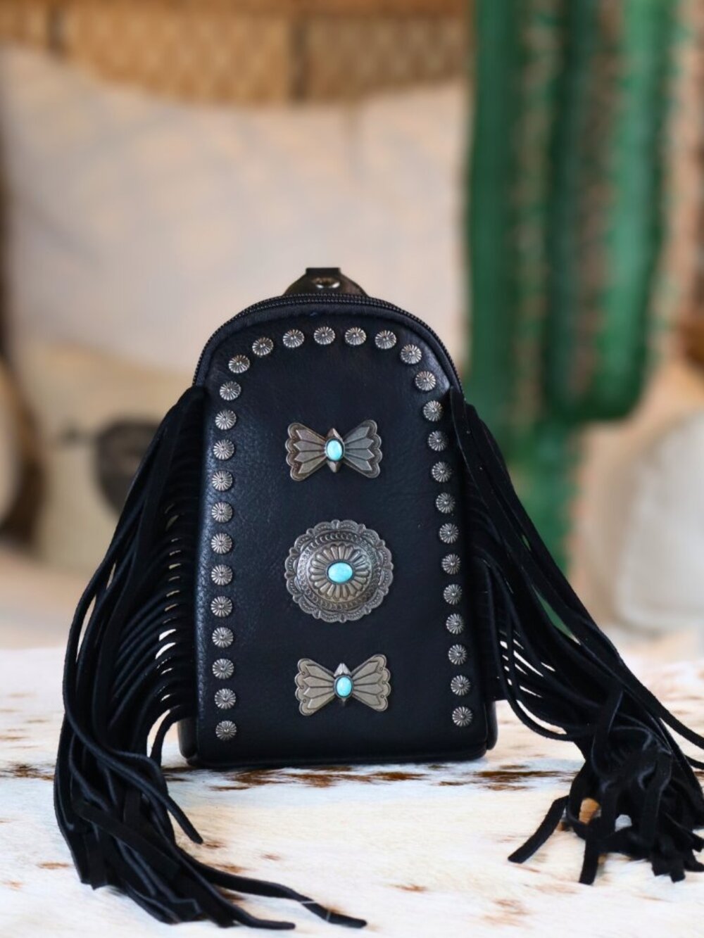 BLACK BOW CONCH FRINGE BAG